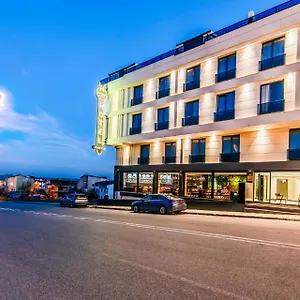 Heaven Premium Restaurant & Airport Shuttle 酒店
